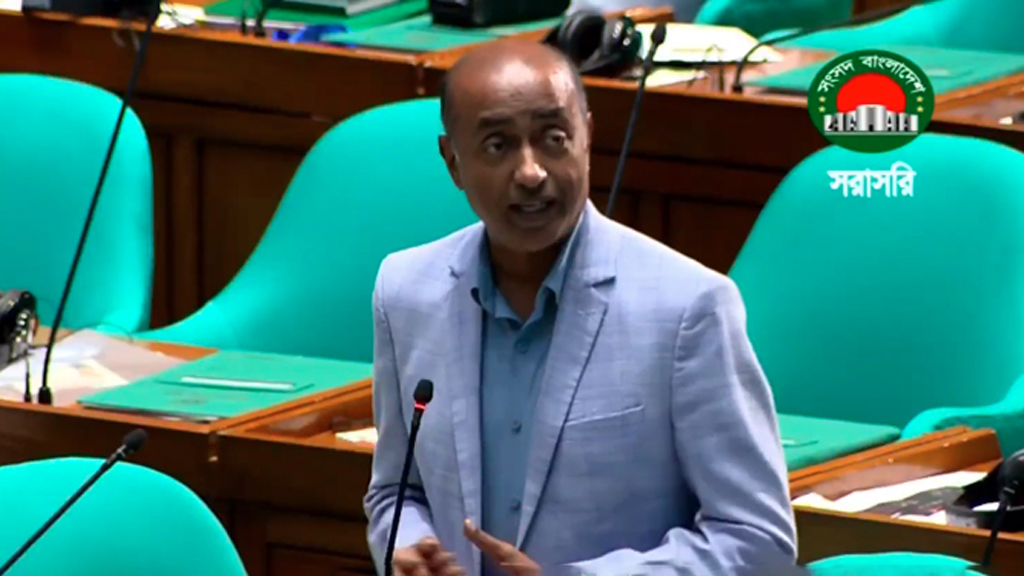 তুমি সব বোঝো মানি, যতটুকু বোঝো না ততটুকুই আমি: আখতারকে আইনমন্ত্রী