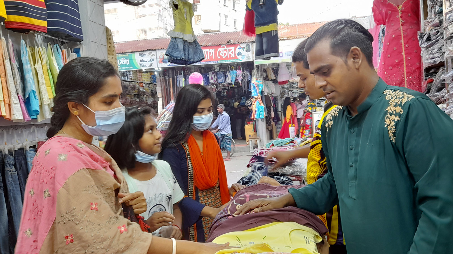 কাপড়ের বাজার মন্দা