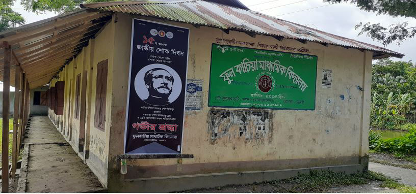 স্কুল মাঠে ব্লেড, কাচ ভাঙা দিয়ে খেলাধুলায় প্রতিবন্ধকতা সৃষ্টি
