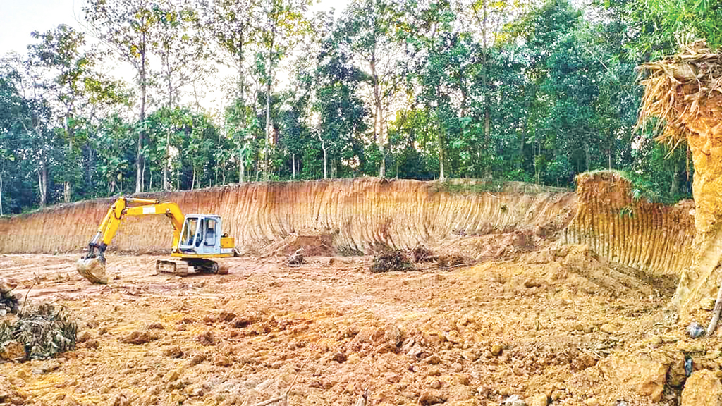 স্থলবন্দর প্রকল্প: রামগড়ে তিন পাহাড় কেটে বন্দরের জমি ভরাট