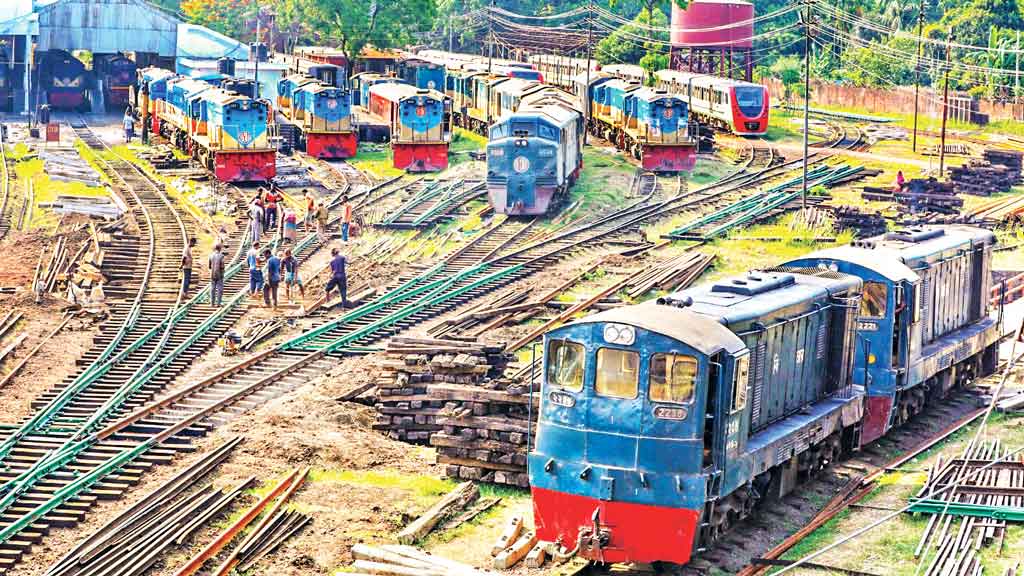 বুড়ো ইঞ্জিনে বারবার থমকে যাচ্ছে ট্রেন