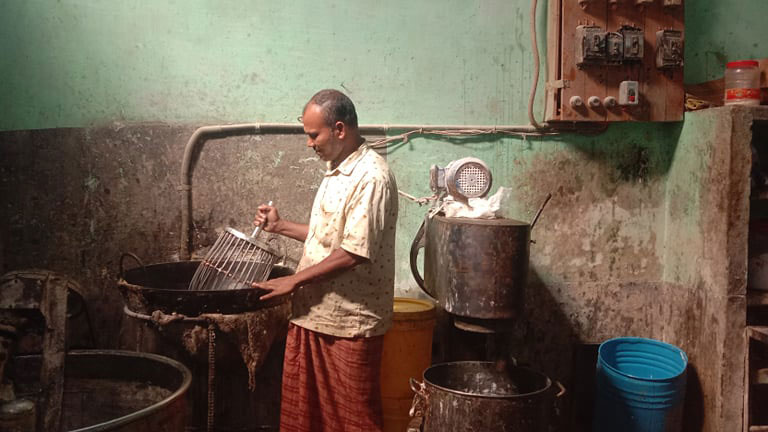 কাঁচামালের দাম বৃদ্ধিতে   বন্ধ হচ্ছে বেকারি
