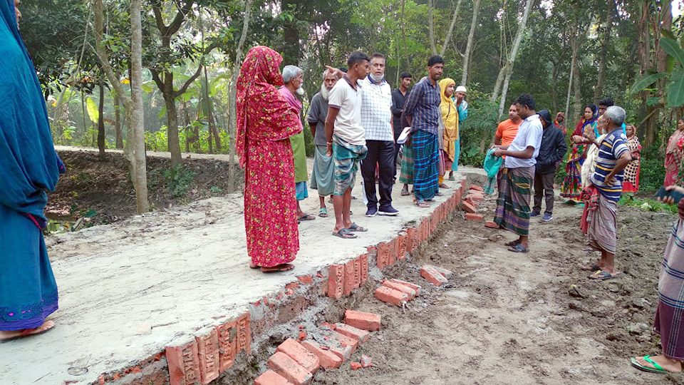 নতুন সড়ক ভেঙে দিল দুর্বৃত্ত