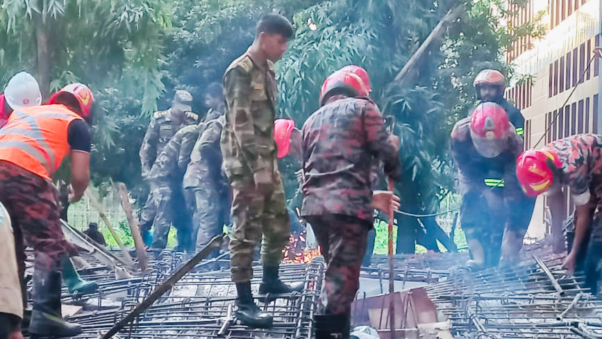 খাগড়াছড়িতে জেলা পরিষদের নির্মাণাধীন ভবনের ছাদ ধস, নিহত ২ 