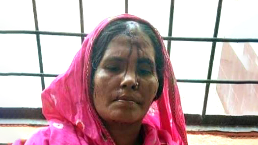 কুমারখালীতে তুচ্ছ ঘটনায় গৃহবধূকে পিটিয়ে আহত