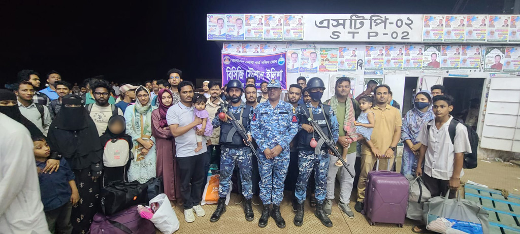 ১৭ ঘণ্টা পর এমভি সুগন্ধা লঞ্চের যাত্রীদের উদ্ধার