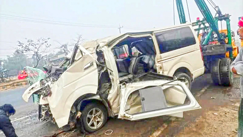 ট্রাক-মাইক্রোবাস সংঘর্ষে ভগ্নিপতি-শ্যালিকা নিহত