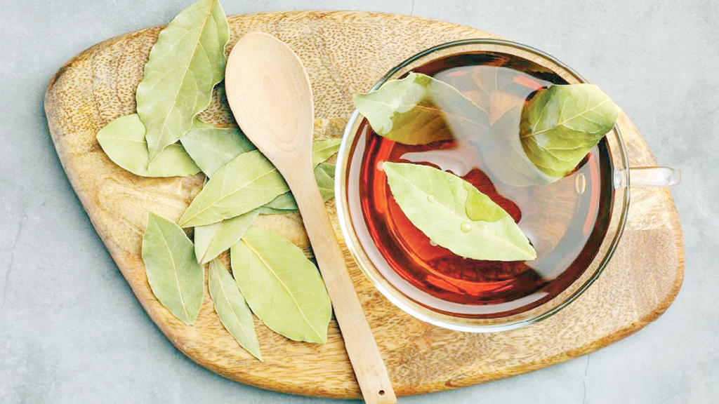 এই শীতে কেন খাবেন তেজপাতা ও লবঙ্গ চা