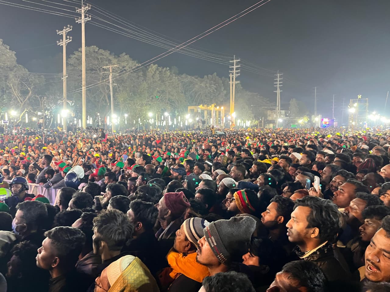 ১৬ ঘণ্টায় ৭ সমাবেশ করে ভোরে ঢাকায় ফিরলেন তারেক রহমান