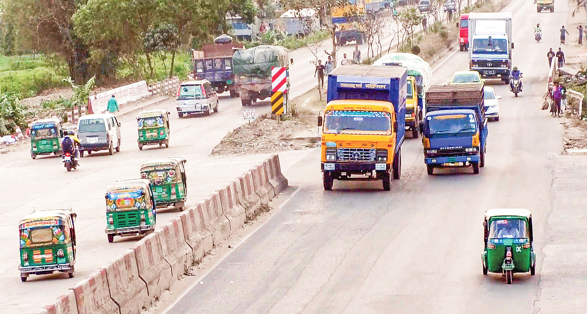 ঢাকা-চট্টগ্রাম মহাসড়ক: ৩ চাকার যানে বাড়ছে দুর্ঘটনা