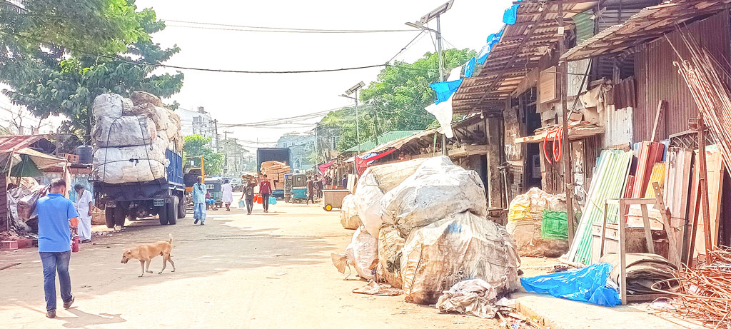 ভাঙারির যন্ত্রণা পর্যটন নগরে