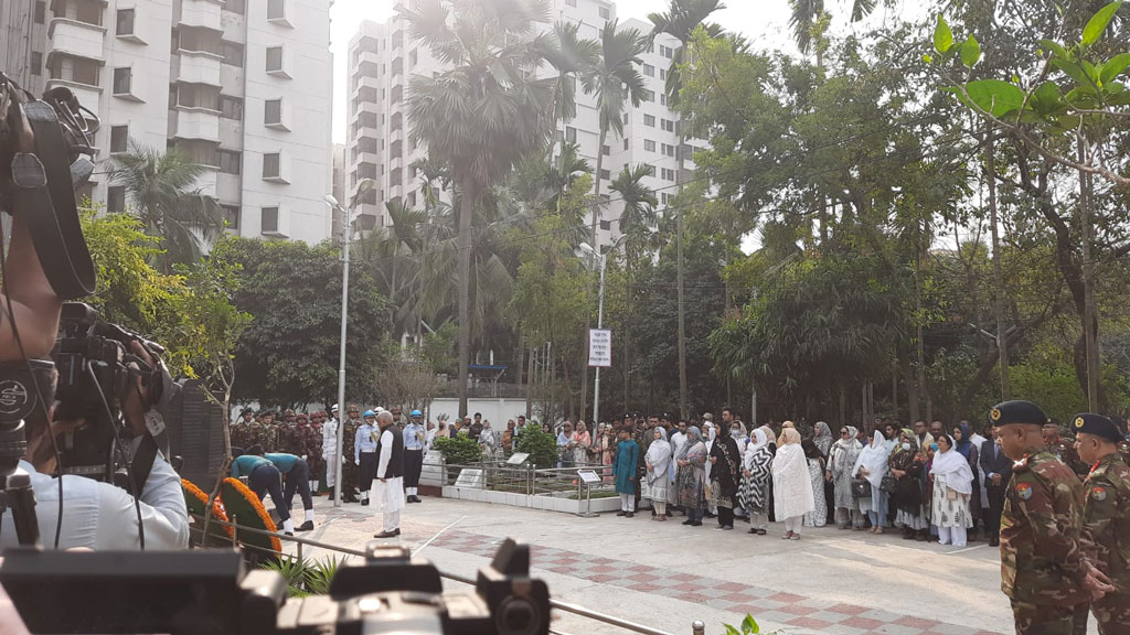 পিলখানা হত্যাকাণ্ডে শহীদদের প্রতি শ্রদ্ধা নিবেদন