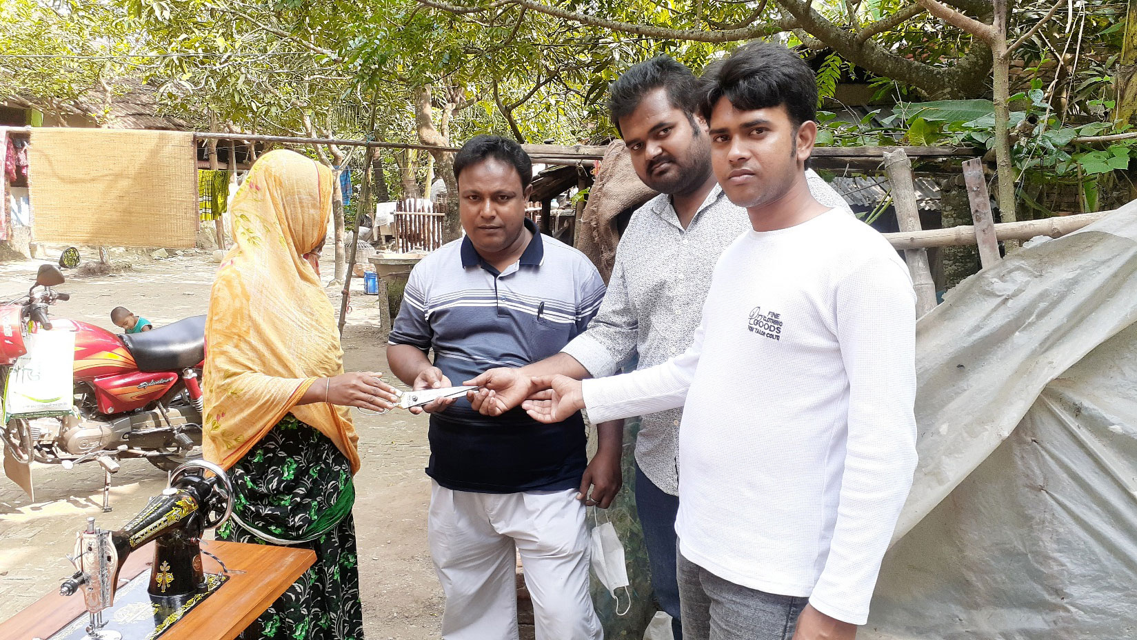 অসহায়দের পাশে আমরা বন্ধু  ফাউন্ডেশন