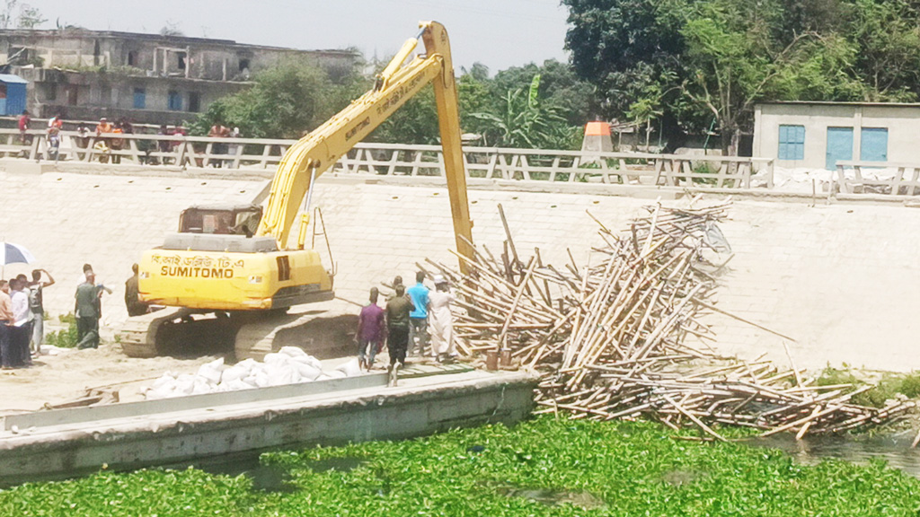 শীতলক্ষ্যায় অভিযান, ৩৫ অবৈধ স্থাপনা উচ্ছেদ