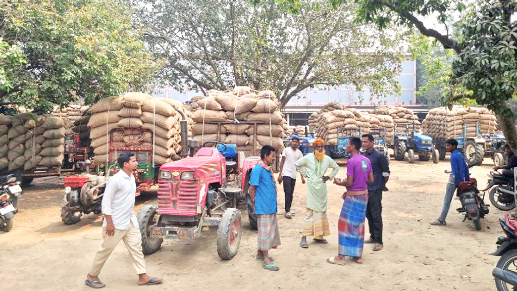 হিমাগারে জায়গা নেই, নির্ঘুম রাত কৃষকের