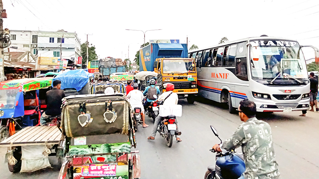 দিনাজপুরের ফুলবাড়ী: টার্মিনাল নেই, নাকাল মানুষ