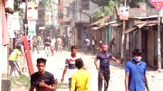 পুলিশ বিএনপি আ.লীগের  ত্রিমুখী সংঘর্ষে আহত ১৫