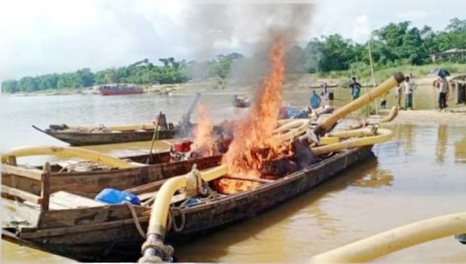 ধলাই নদে পোড়ানো হলো ১০ লিস্টার মেশিন