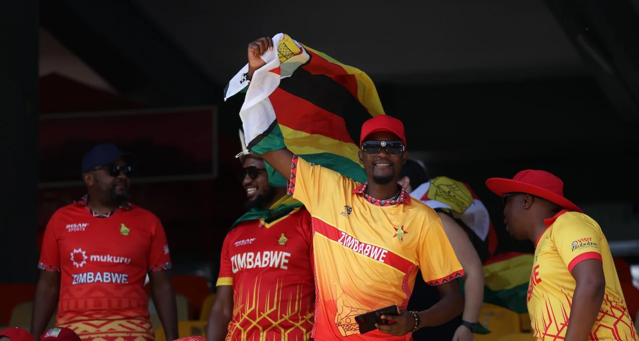 কলম্বোর প্রেমাদাসায় অস্ট্রেলিয়ার বিপক্ষে ম্যাচে গ্যালারিতে জিম্বাবুয়ের সমর্থকদের ছিল সরব উপস্থিতি।
