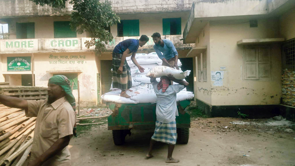 শেরপুর থেকে ১৬০ বস্তা সার ময়মনসিংহে পাচারকালে জব্দ