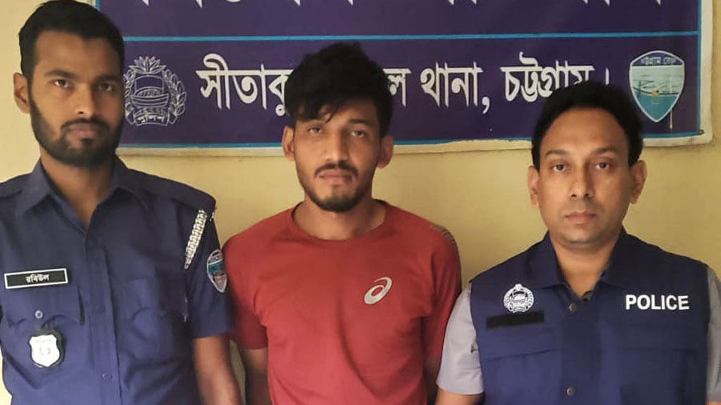 সীতাকুণ্ডে ৭ মামলার আসামি হান্নান অস্ত্রসহ গ্রেপ্তার