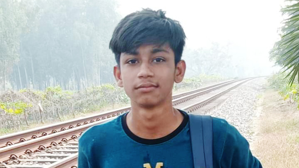 ‘বন্ধুরা নেশাদ্রব্য পান করানোয় আমার ছেলের মৃত্যু হয়েছে’