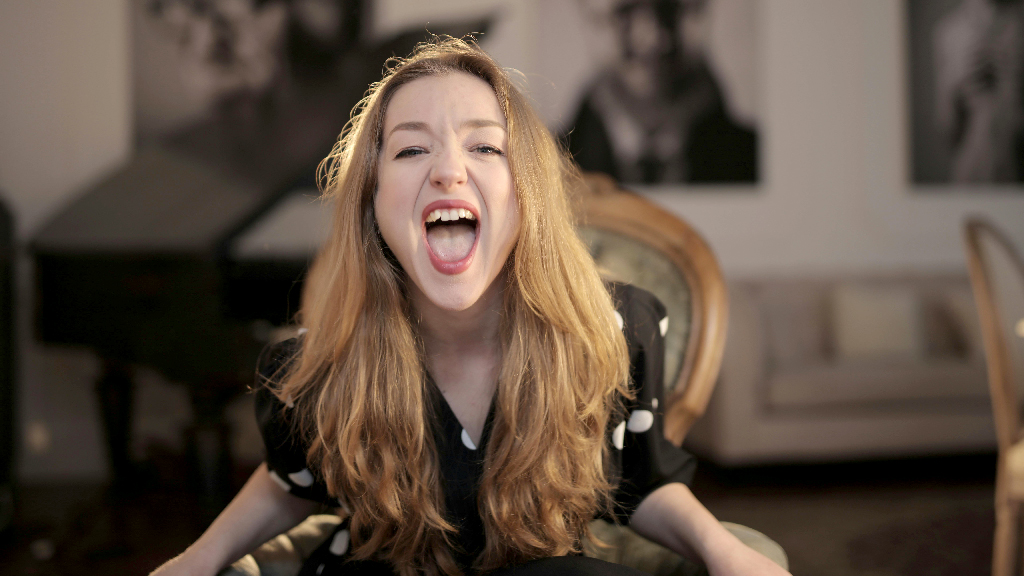 আজ চিৎকার দিয়েই ঝেড়ে ফেলুন মনের সব কষ্ট