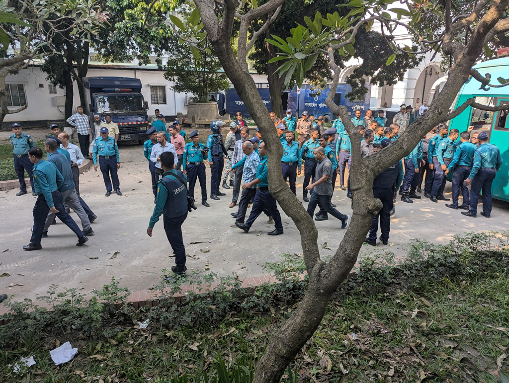 হাসিনা ও ১৩ সেনা কর্মকর্তার বিরুদ্ধে অভিযোগ গঠন শুনানি ৩ ও ৭ ডিসেম্বর