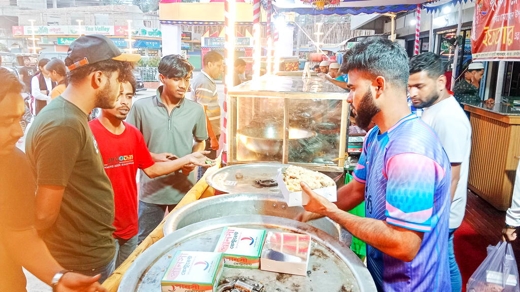 ইফতারি: আখনি ছাড়া চলেই না