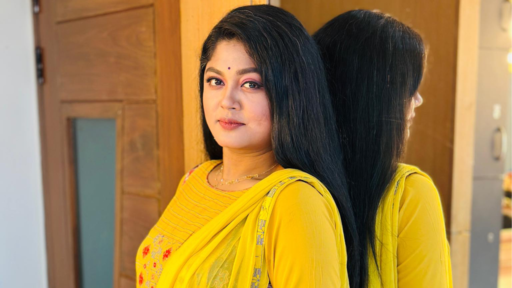 সংসার ভাঙল অভিনেত্রী মৌসুমী হামিদের