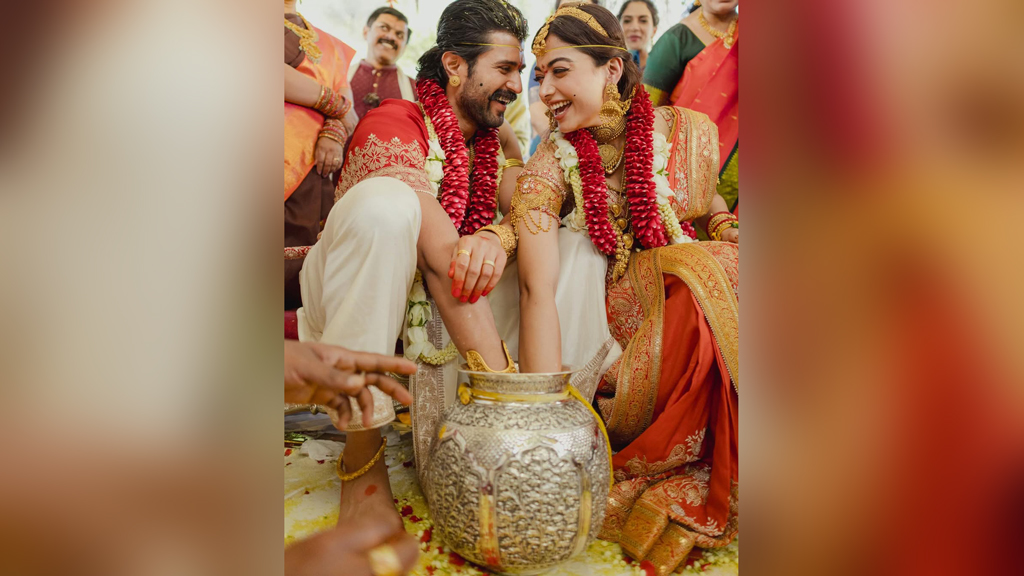 বিয়ের ছবি প্রকাশ করলেন বিজয়-রাশমিকা