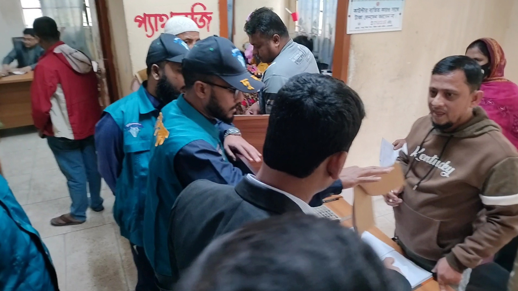 হাসপাতালে সময়মতো আসেন না চিকিৎসক-কর্মচারীরা, দুদকের অভিযান