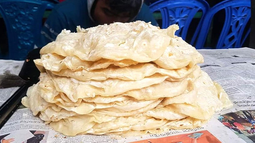 দুই শ বছরের ঐতিহ্য ঘিওরের থাপড়ানো রুটি