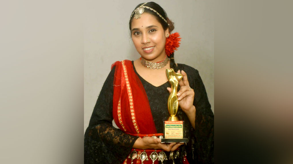 মিতিন পেয়েছেন সেরা নৃত্যশিল্পীর পুরস্কার