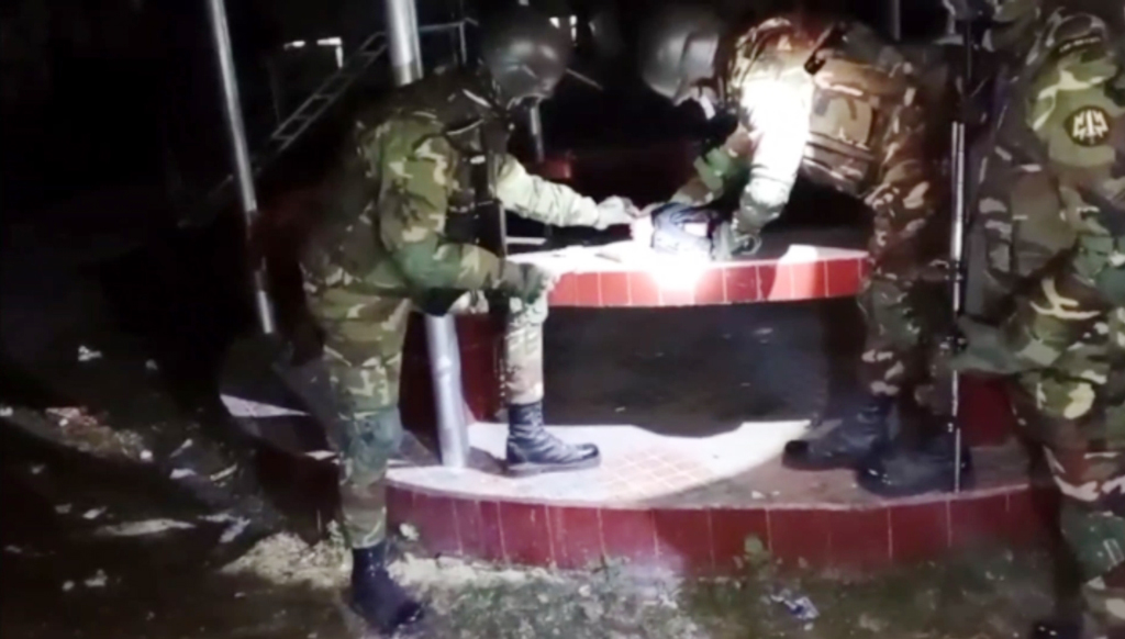 ফরিদপুরে অস্ত্র, গুলি ও বোমা উদ্ধার