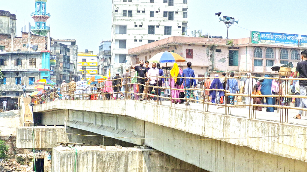 ৩ বছরেও শেষ হয়নি সেতুর পুনর্নির্মাণ কাজ