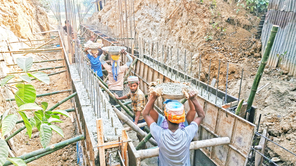 আক্কেলপুর পৌরসভা: অনুমোদনহীন সামগ্রীতে কাজ, নজরদারি নেই