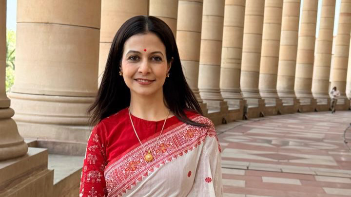 সংসদ সদস্য হিসেবে শপথ নিলেন কোয়েল মল্লিক