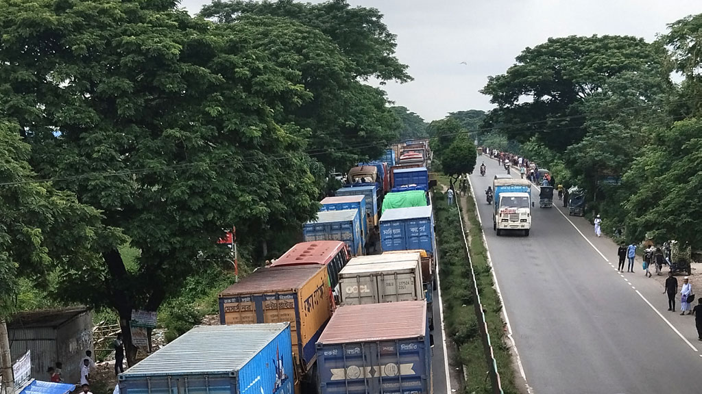 গজারিয়ায় ঢাকা-চট্টগ্রাম মহাসড়কে দীর্ঘ যানজট