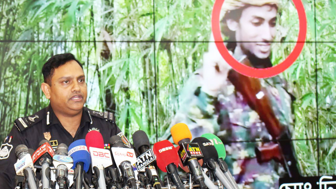 নতুন জঙ্গি সংগঠনের সদস্যদের ধরতে পাহাড়ে র‍্যাবের অভিযান চলছে