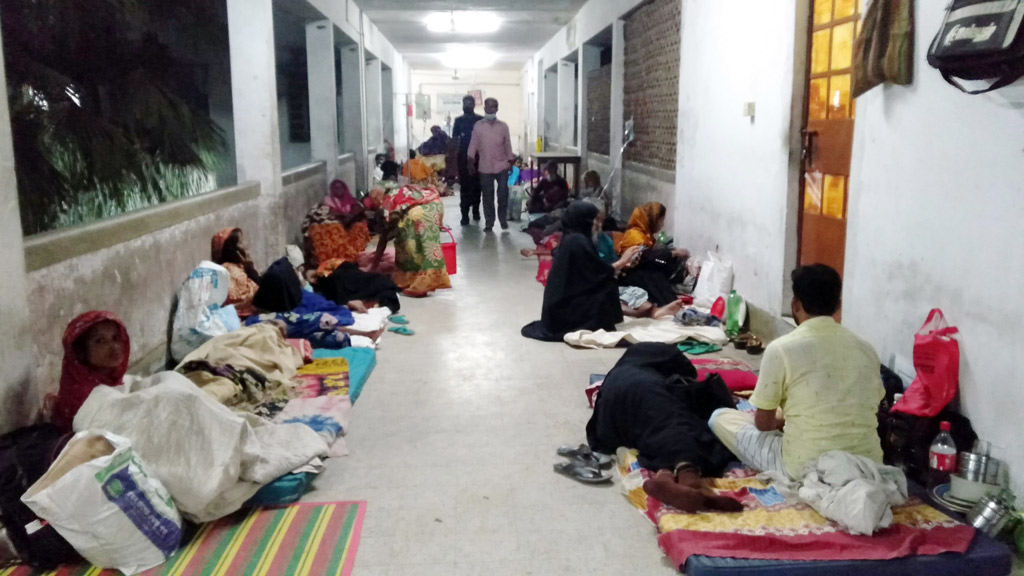 বেড়েছে রোগী, সেবায় হিমশিম