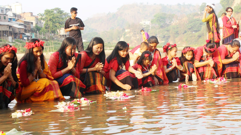 বান্দরবানে তঞ্চঙ্গ্যাদের ফুল বিজু উৎসব