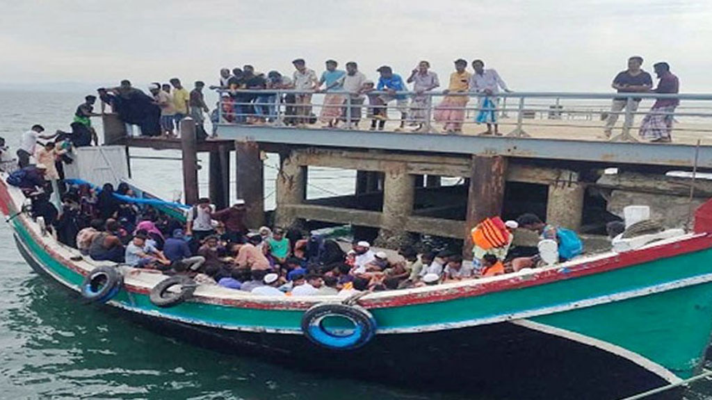 ফের বাংলাদেশি ট্রলার লক্ষ্য করে মিয়ানমার থেকে গুলি 