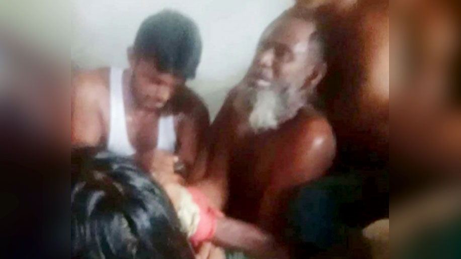 স্ত্রী ও সন্তানের বিরুদ্ধে বৃদ্ধকে নির্যাতন করে পাগল বানানোর অভিযোগ