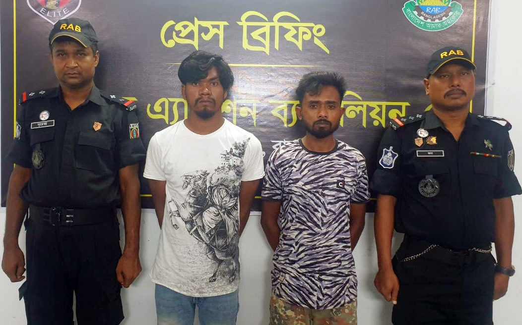 রাজশাহীতে চোলাই মদসহ আটক ২ 