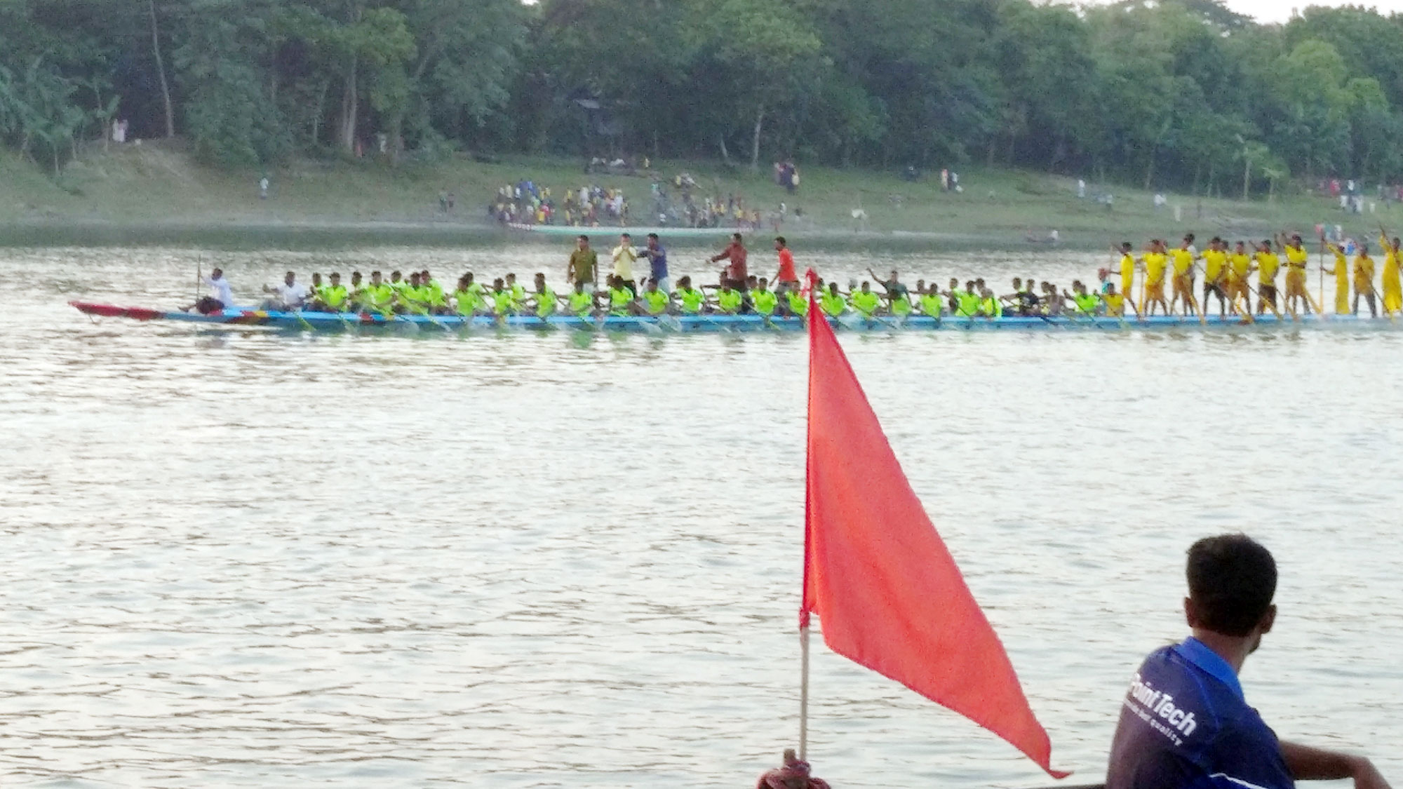পাকুন্দিয়ায় নৌকাবাইচ