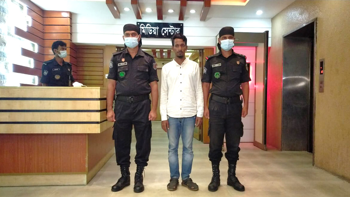 মেরামতকারী থেকে কারখানার মালিক স্বপন, দৈনিক বিক্রি ২০০ নকল ফোন
