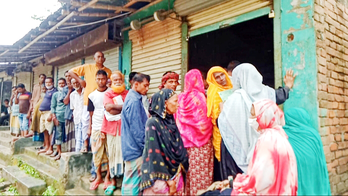 খাদ্যবান্ধব চালের কার্ড নবায়নে টাকা আদায়