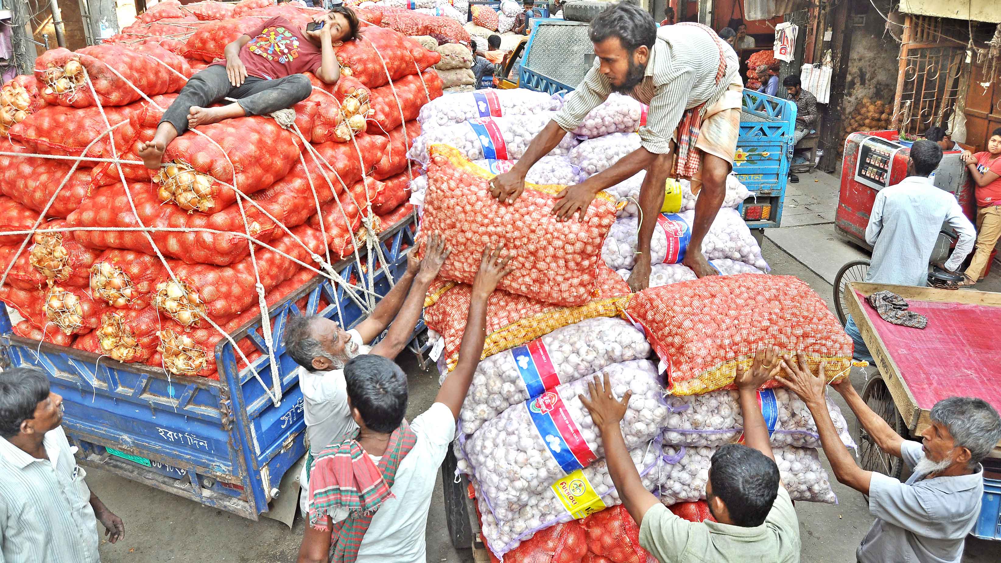 পেঁয়াজের বাজার আবারও অস্থির