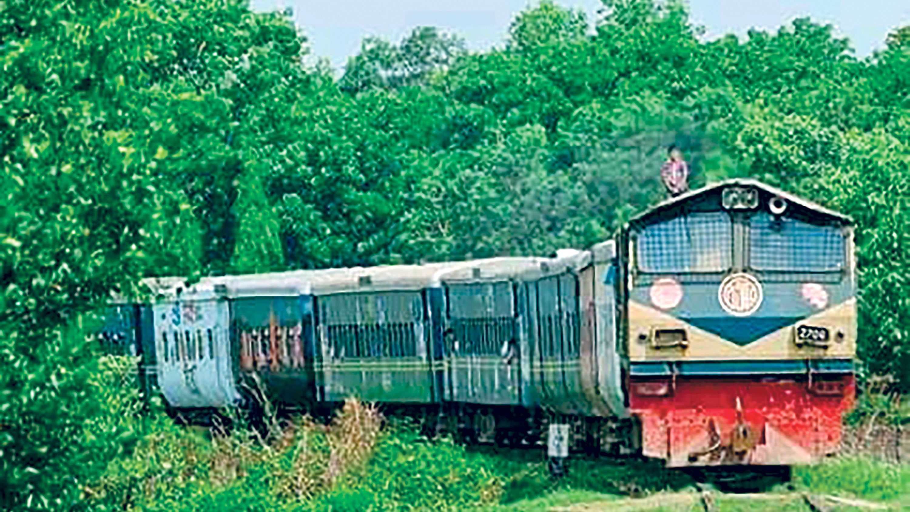 সারা দেশে আরও ২১ জোড়া ট্রেনের চলাচল বন্ধ ঘোষণা